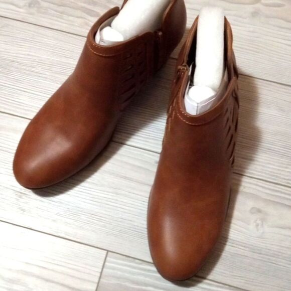 (S-3400)  Soda CHANCE Womens Perforated Cut Out Booties Sz 10 - Picture 11 of 11